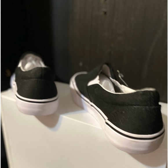 NWOT Women’s Black Deck Slip on Canvas Shoes Size:5 - Picture 4 of 7